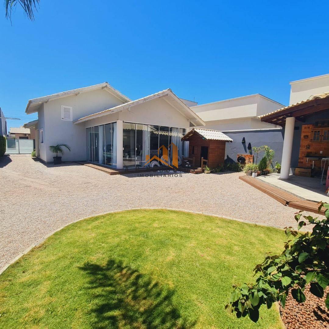 Casa com 2 quartos, 125m², à venda em Tijucas, Centro - AP Negócios Imobiliários