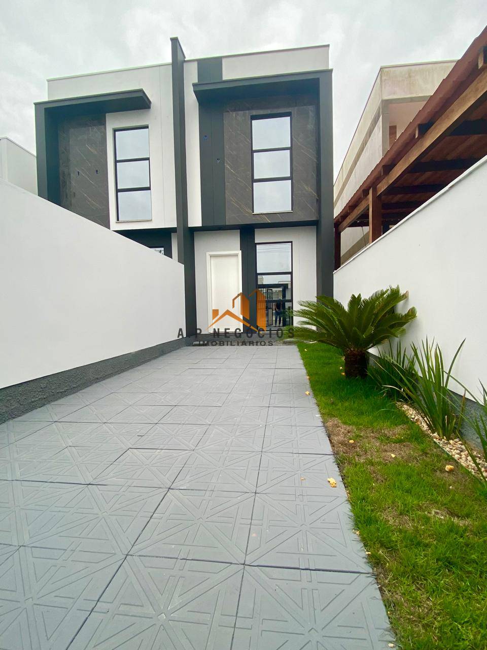 Sobrado com 72 m² área construída. Com 2 quartos e demais dependências em Tijucas S.C. Bairro Areias - Loteamento Br Felice